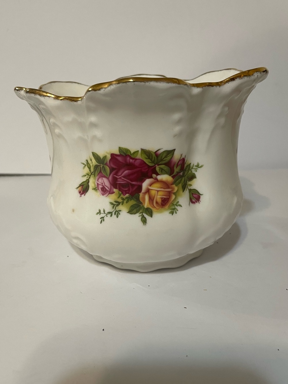Royal Albert - OLD COUNTRY ROSES - Bone China Gold Trim Made England Vase